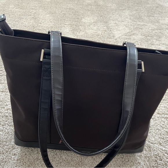 ⭐️ Firm Price ⭐️ EUC Women’s Laptop bag - Picture 3 of 6